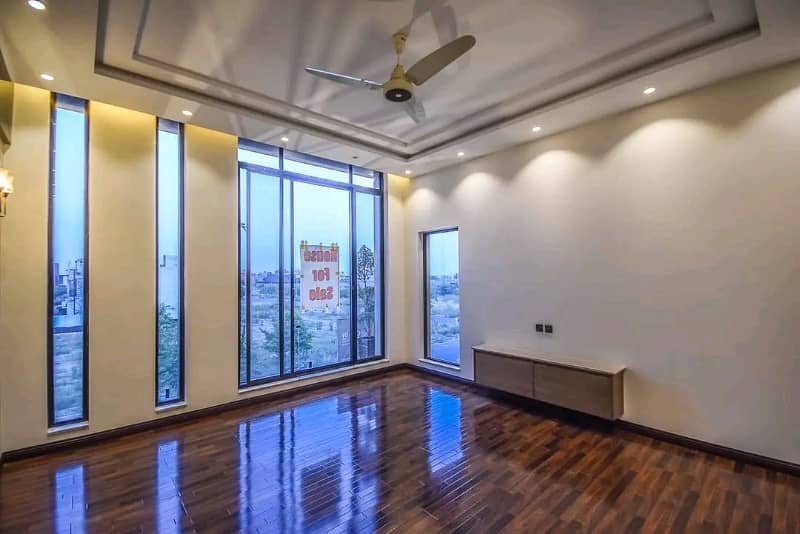 1 Kanal Luxury House Available for Rent 6