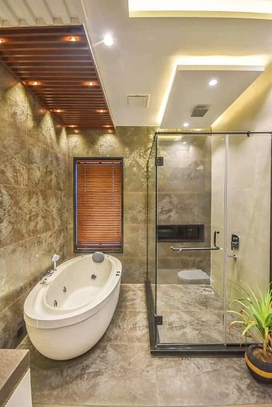 1 Kanal Luxury House Available for Rent 13