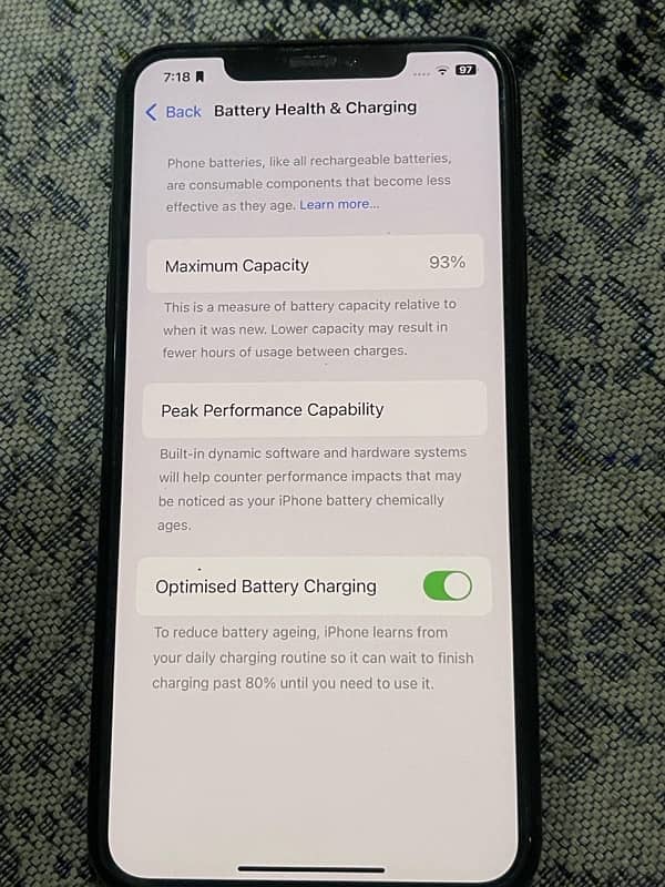 iphone 11 pro max 4