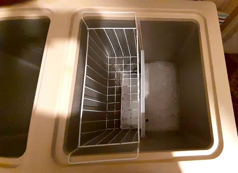 Dawlance Deep Freezer 2 Door For Sale 3
