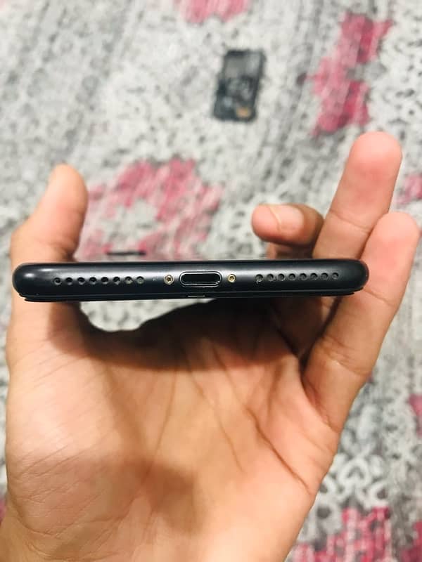 IPHONE 7+ 128gb finger non working urgent sell 6