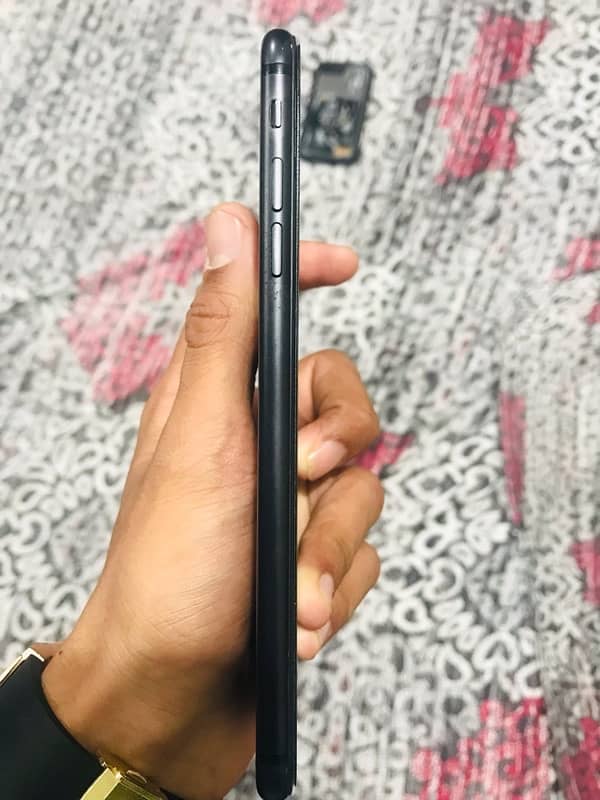 IPHONE 7+ 128gb finger non working urgent sell 8