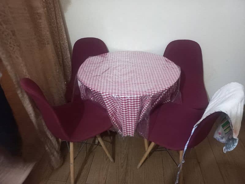 4 seater dinning table for sale 0