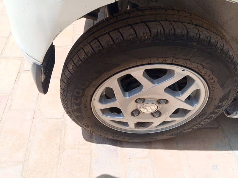 25.75 lak       . . . . . . 47500driven. . . . . 03181117055 2