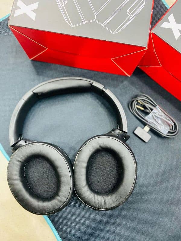 Branded Headphone Wireless With noise cancelation/Rgb lighting 2