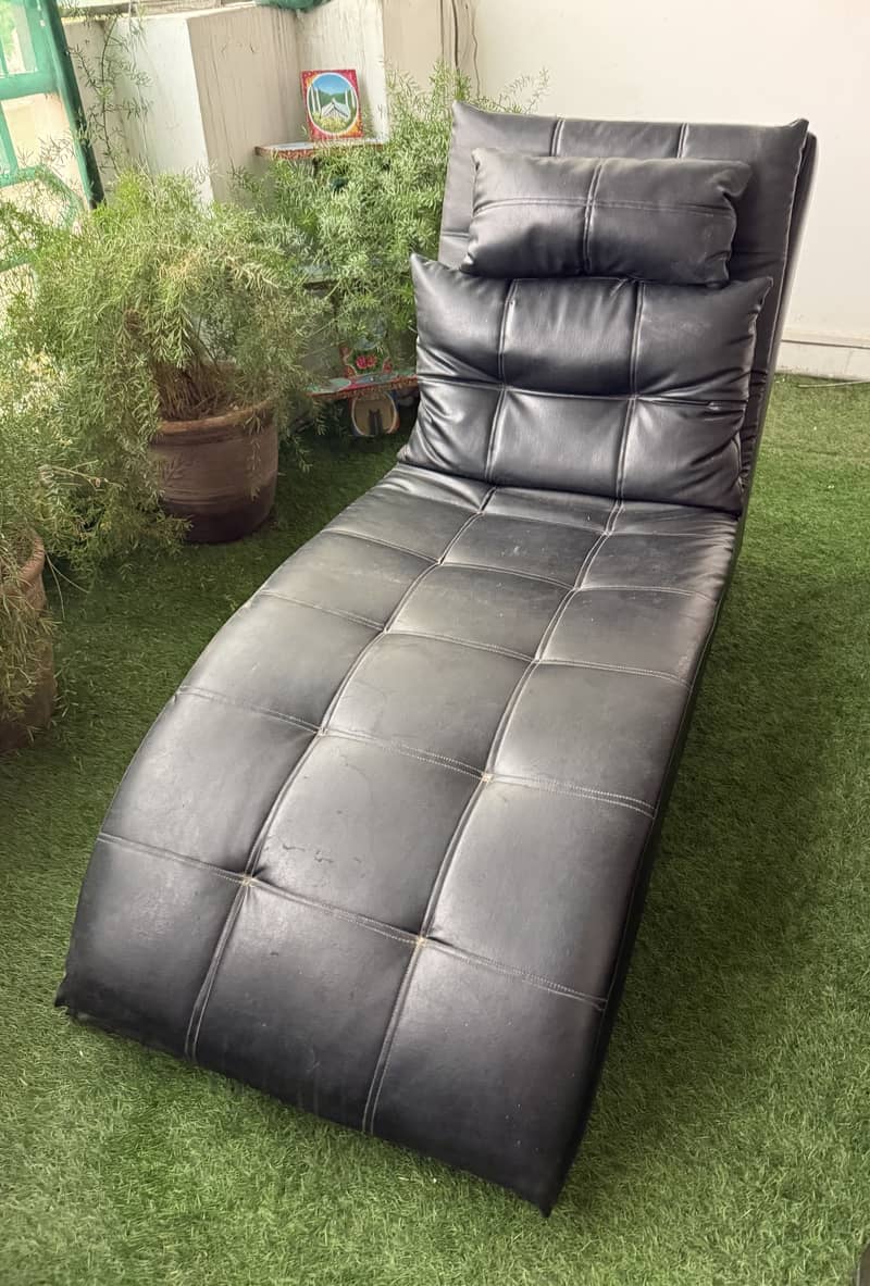 Two single seater and relaxer 0