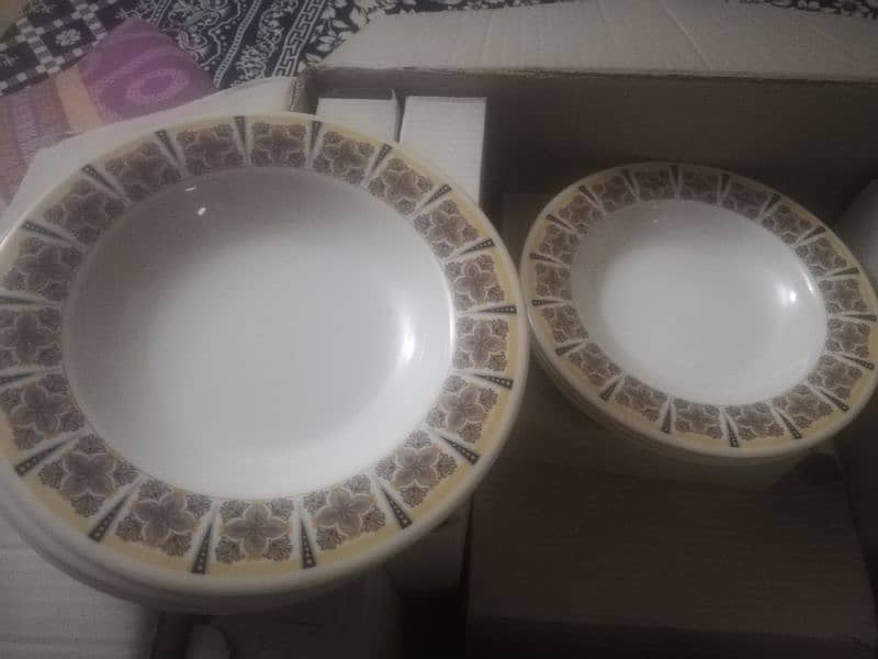 plastic dinner set 3