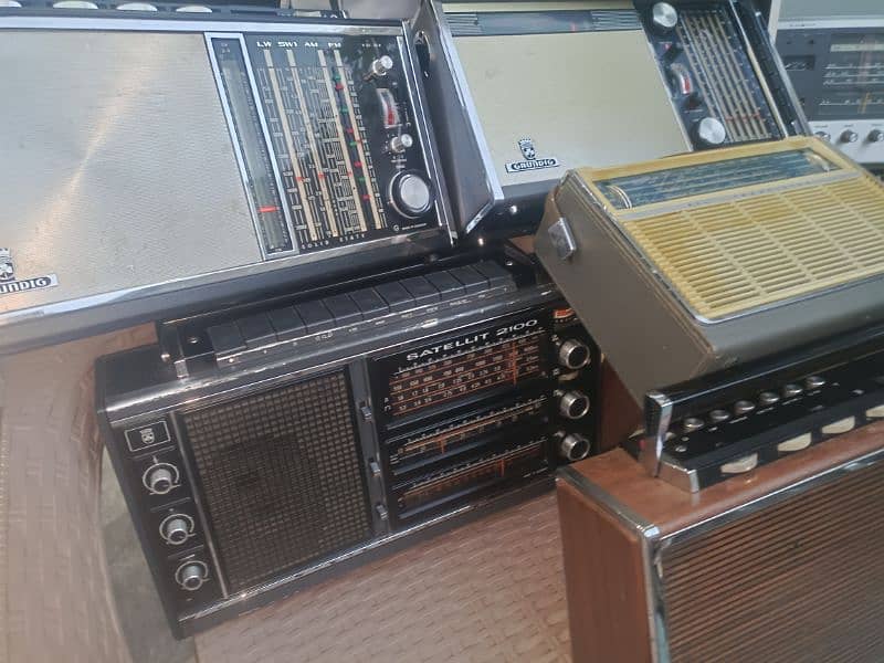 GRUNDIG6001 2100  5000 PHILLIPS L4 25T JVC8200E MELODYBOY1000 4