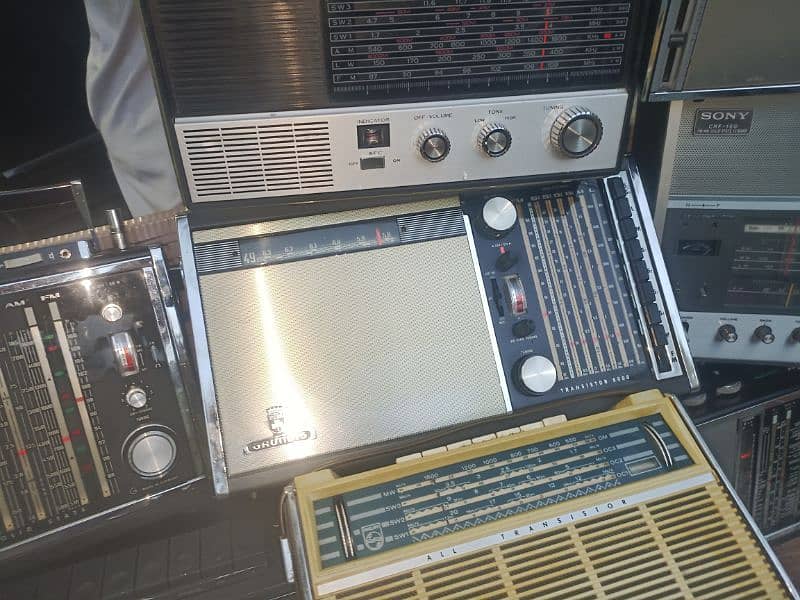GRUNDIG6001 2100  5000 PHILLIPS L4 25T JVC8200E MELODYBOY1000 5