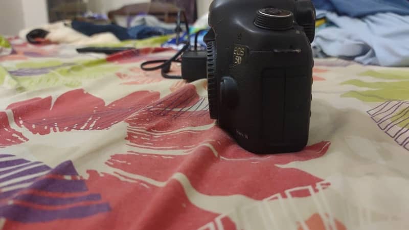 Canon EOS 5D Mark III - Full Frame DSLR Camera 1