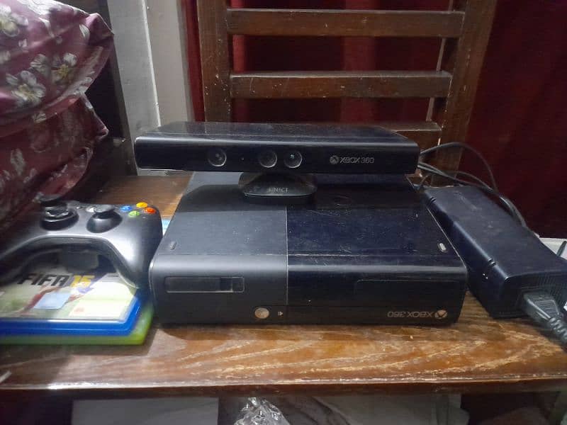 Xbox 360 Ultra Slim Kinnect with 3 games 0