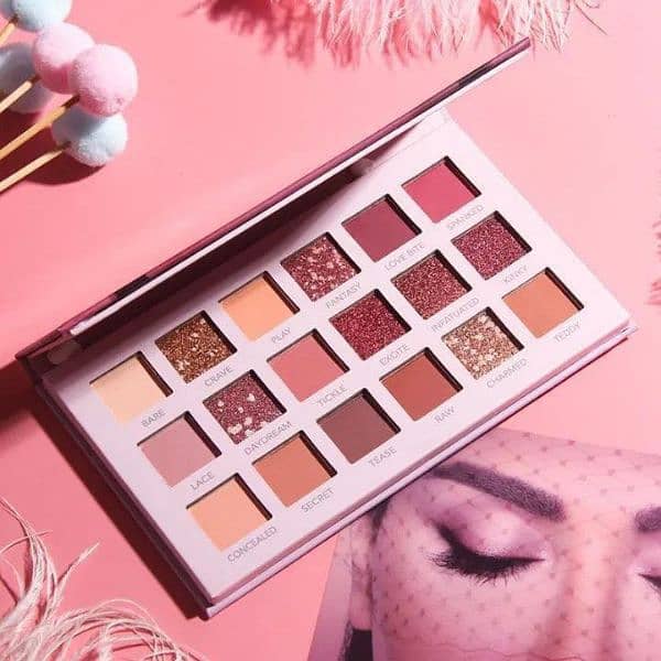 matte and glitter eyeshadow palate 2