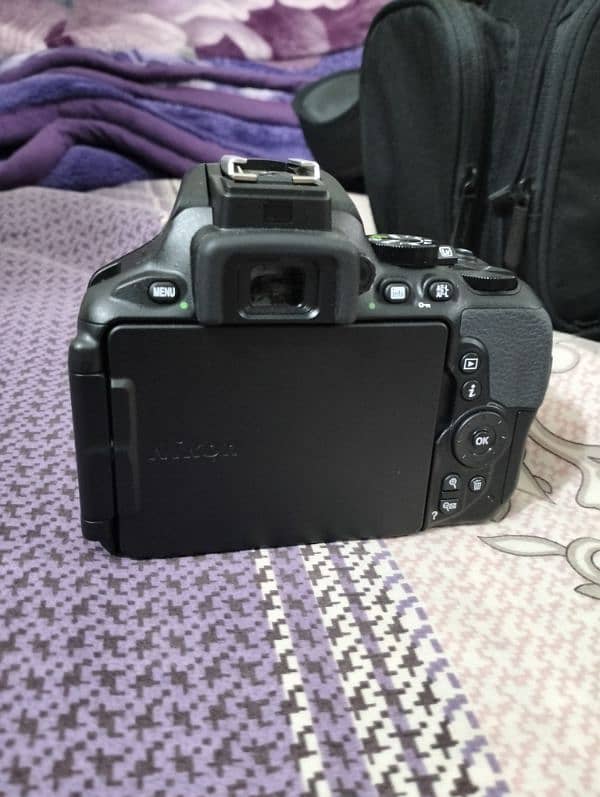 Nikon D5600 with 18-55mm lens and bag 3