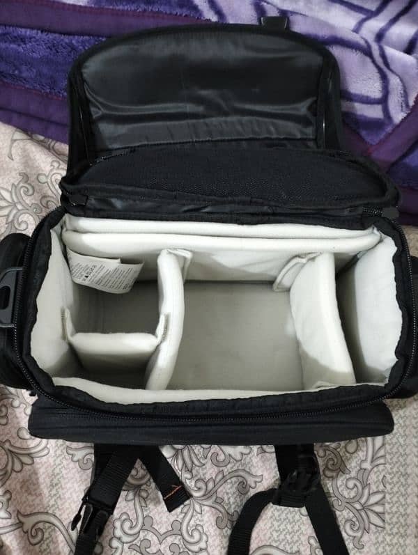 Nikon D5600 with 18-55mm lens and bag 6