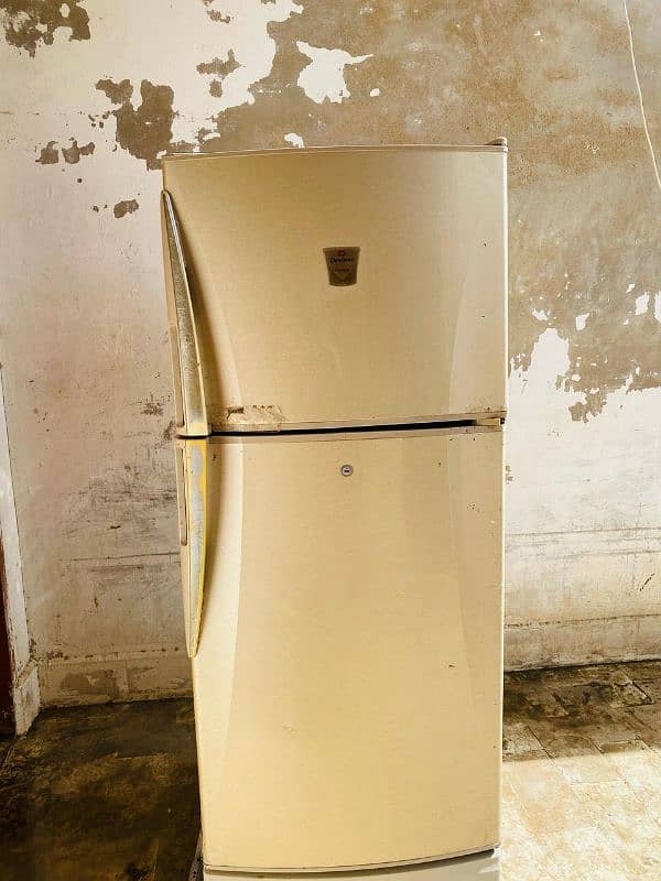 dawlance  full size condition apka samny kuch saaf use howa hn 0