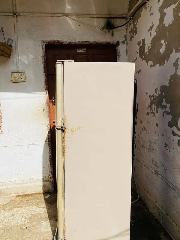 dawlance  full size condition apka samny kuch saaf use howa hn 2