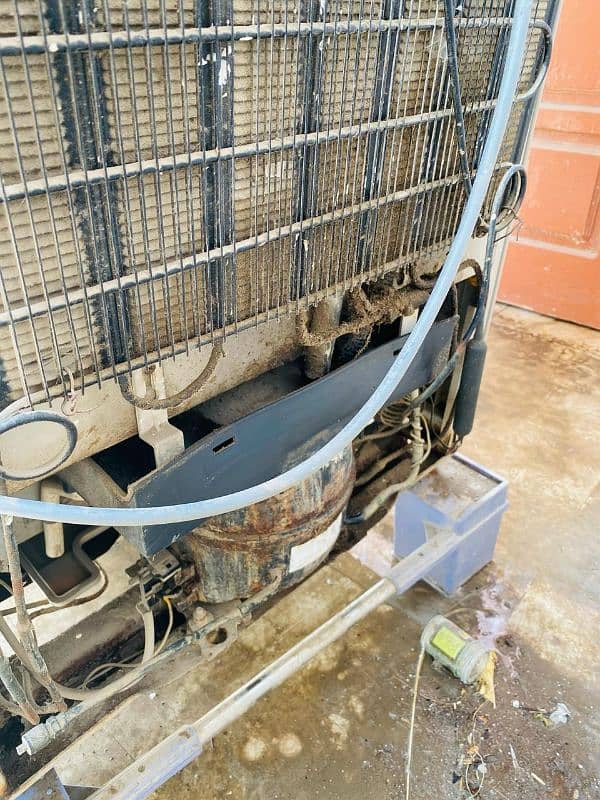 dawlance  full size condition apka samny kuch saaf use howa hn 5