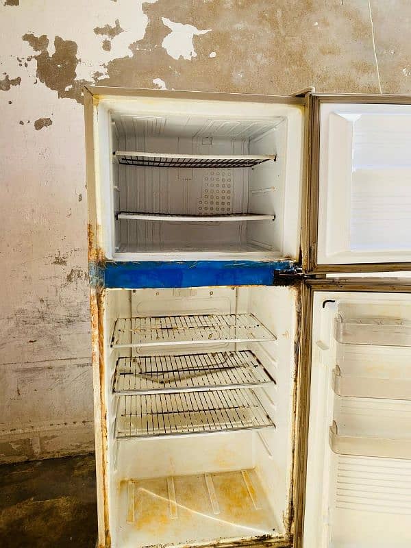 dawlance  full size condition apka samny kuch saaf use howa hn 6
