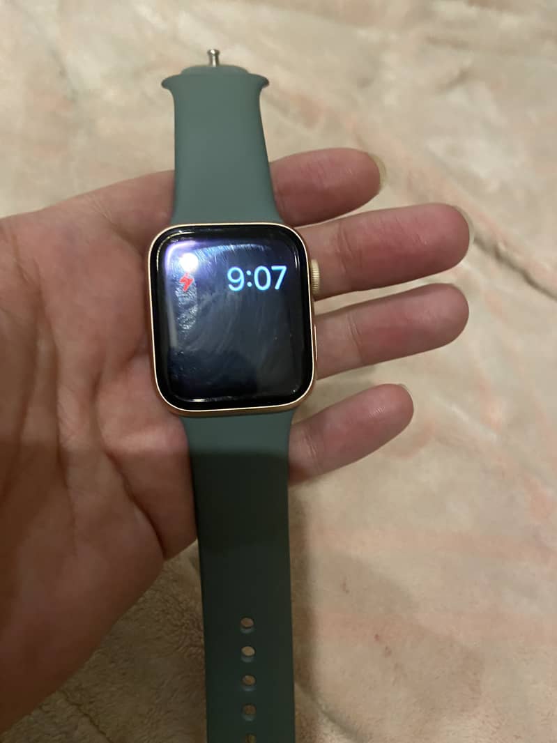 Apple series 5 smart watch 1