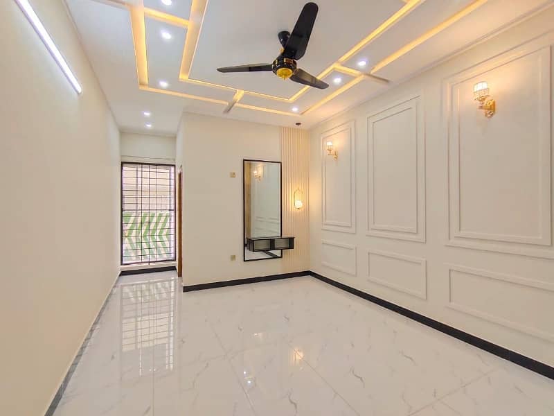 House for sale in good location in Faisal Town phase 1. 2
