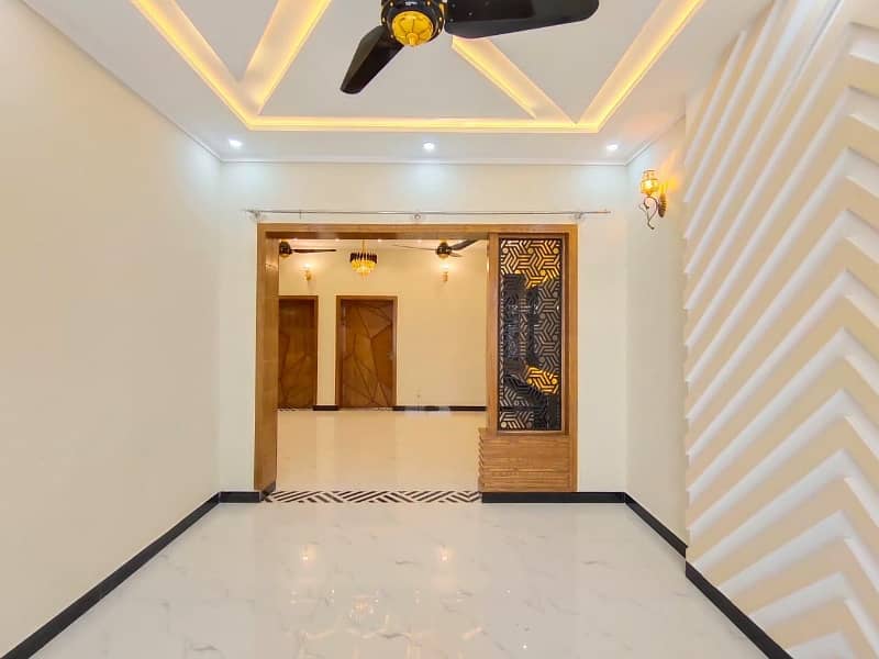 House for sale in good location in Faisal Town phase 1. 4