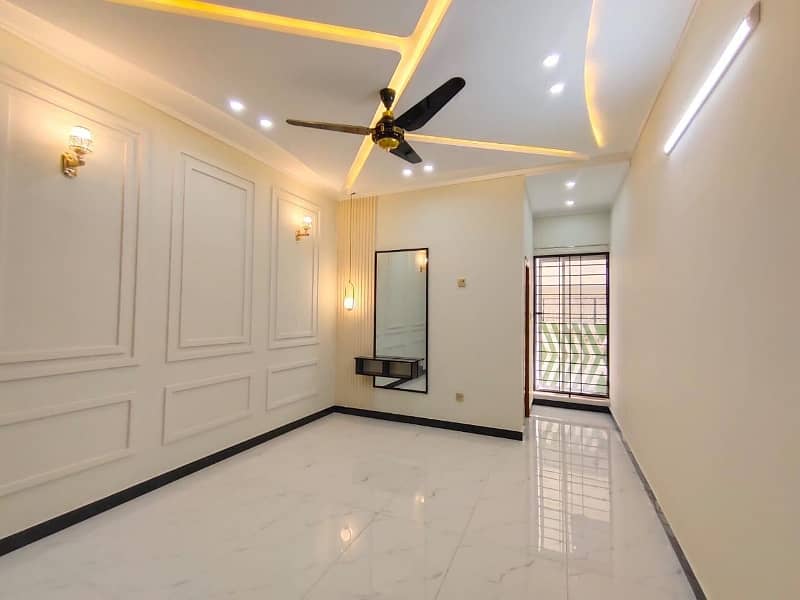 House for sale in good location in Faisal Town phase 1. 7