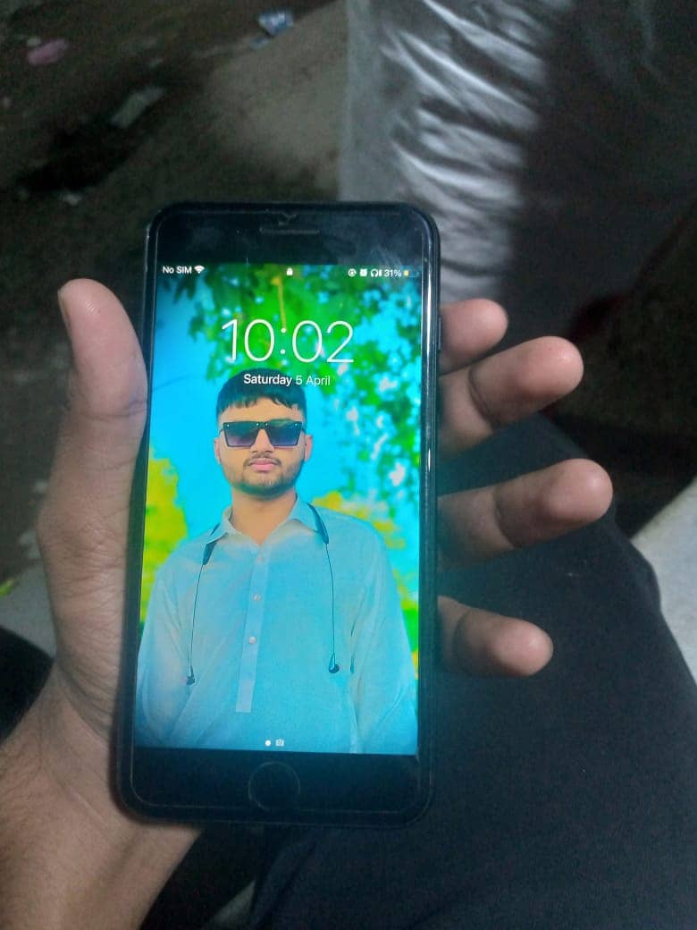 Apple iPhone 7 Plus 5