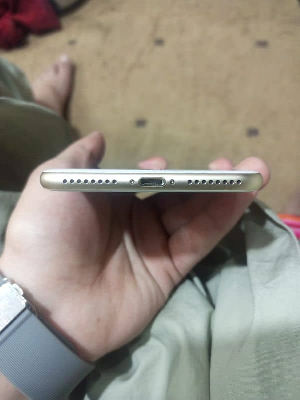 Apple iPhone 7plus Golden Lash Condition 2