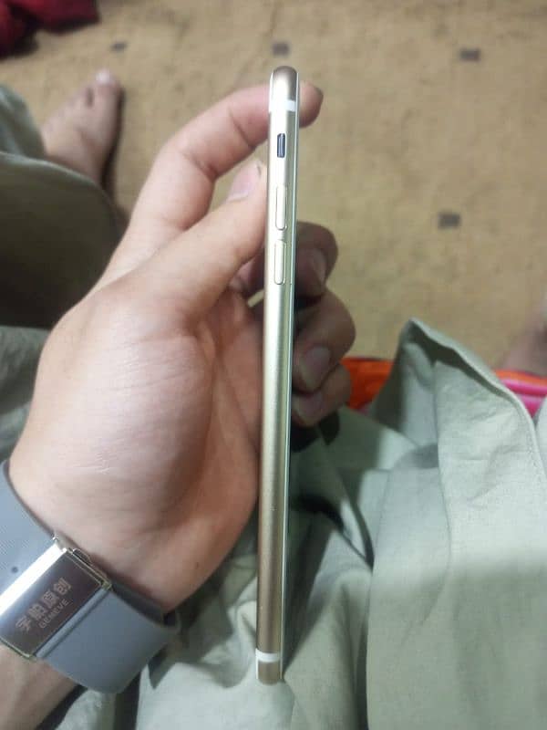 Apple iPhone 7plus Golden Lash Condition 3