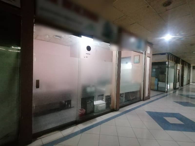 Corner Shop Spread Over 400 Square Feet In Siddique Trade Center Available 1