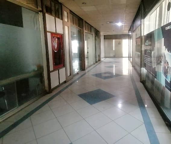 Corner Shop Spread Over 400 Square Feet In Siddique Trade Center Available 4