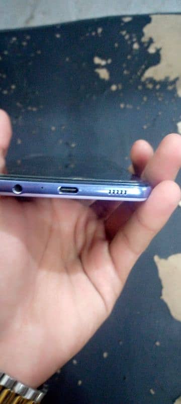 samsung A72 . . . . condition 10/9.8/128  eargent need seel 6