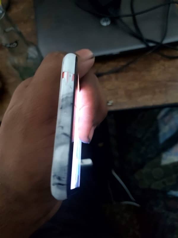 iPHONE 8 PLUS 4