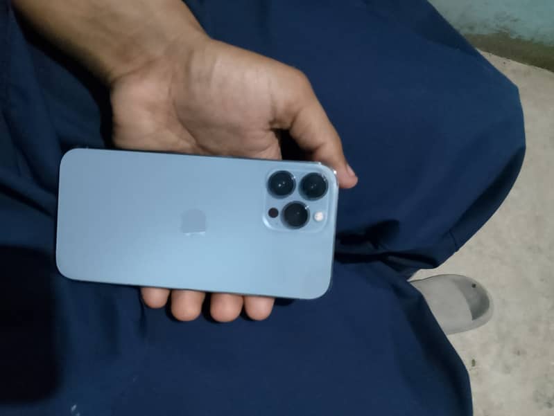 Apple iPhone 13 Pro Max 1
