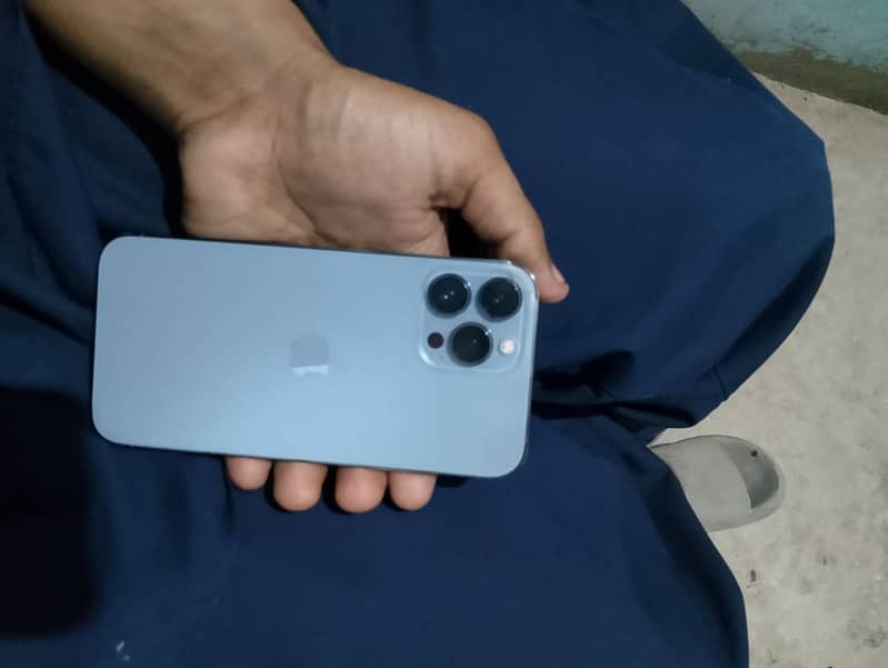 Apple iPhone 13 Pro Max 2