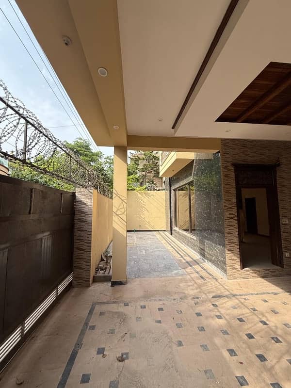 luxury 10 Marla house for Sale 2