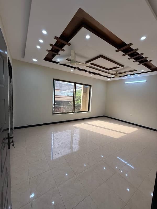 luxury 10 Marla house for Sale 10