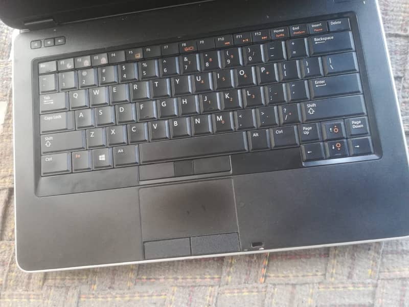 Dell l i5 4th Generation l 256Gb SSD l RAM8 GB l with orginal charger 2
