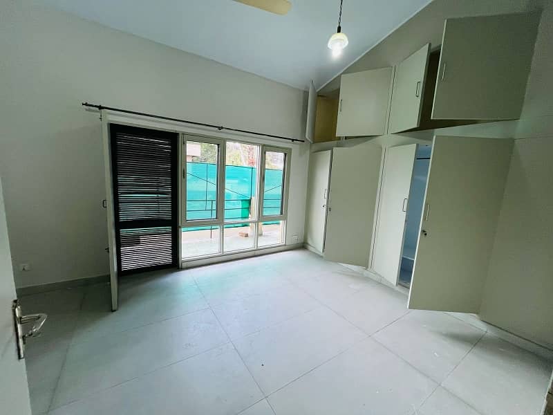 F-7 2 Kanal 4Bedrooms House For Rent 2 Kitchen 5