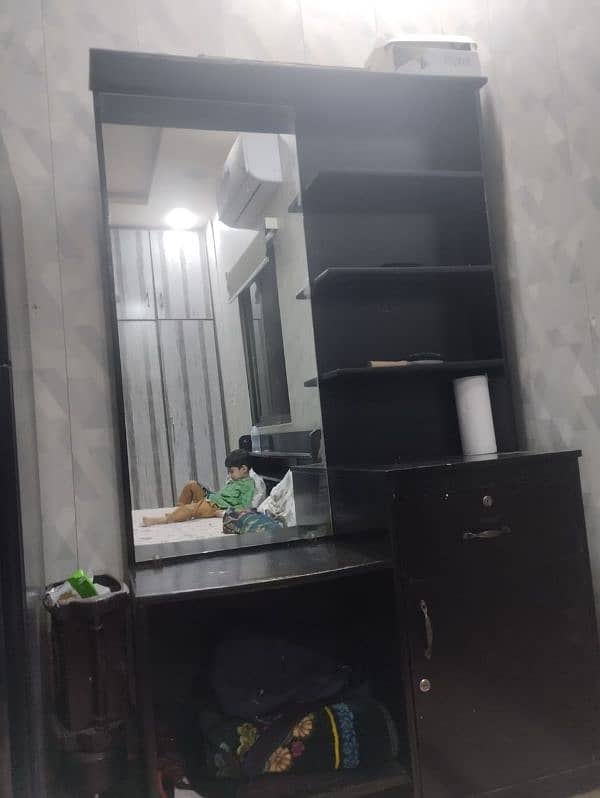 Dressing Table 0