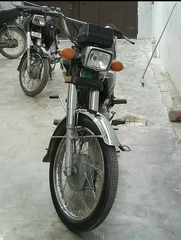 Honda 125 in a new condition 4