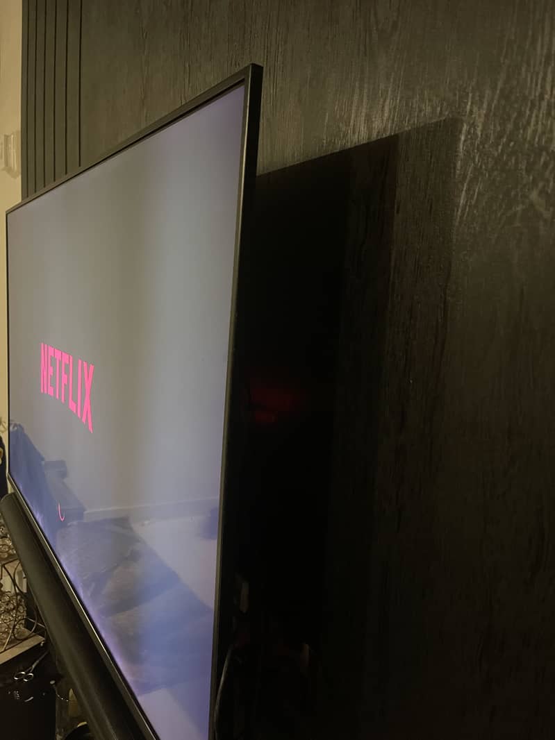 Tcl 43’’ Smart led TV Orignal Just like brand new 4