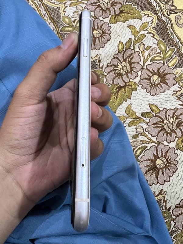 iPhone 11 64gb pta single sim 1