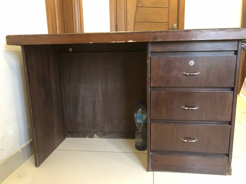 Office Table and sofa for sale 2