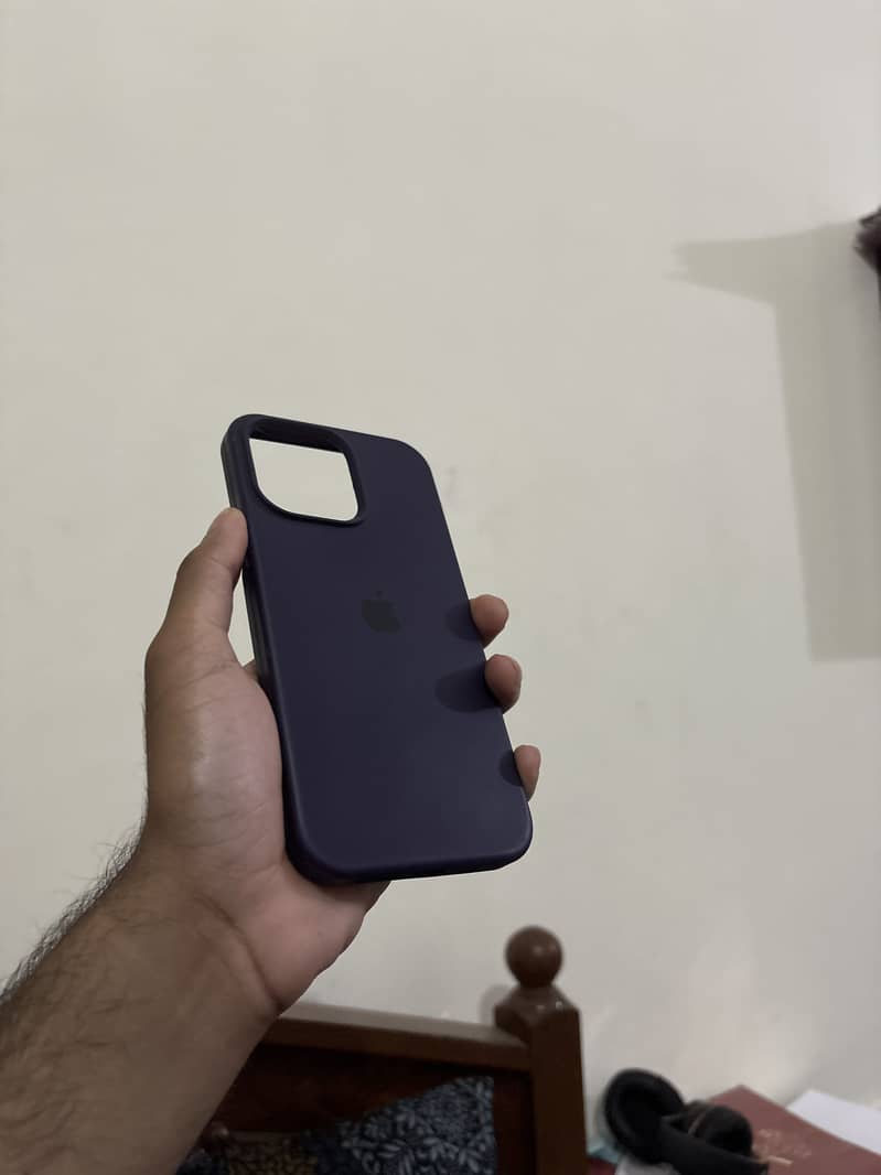 2 Iphone 14 PRO MAX Silicone and 1 casetify original case 1