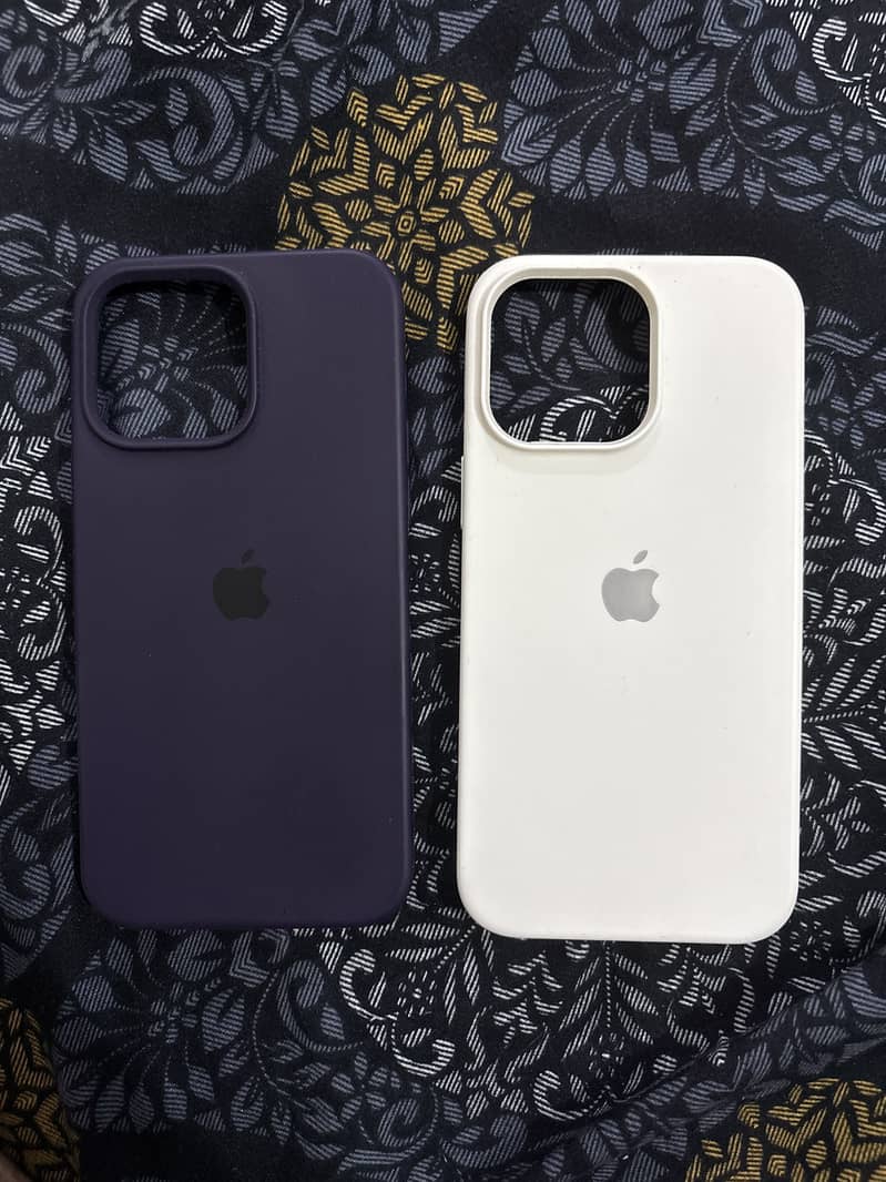2 Iphone 14 PRO MAX Silicone and 1 casetify original case 3