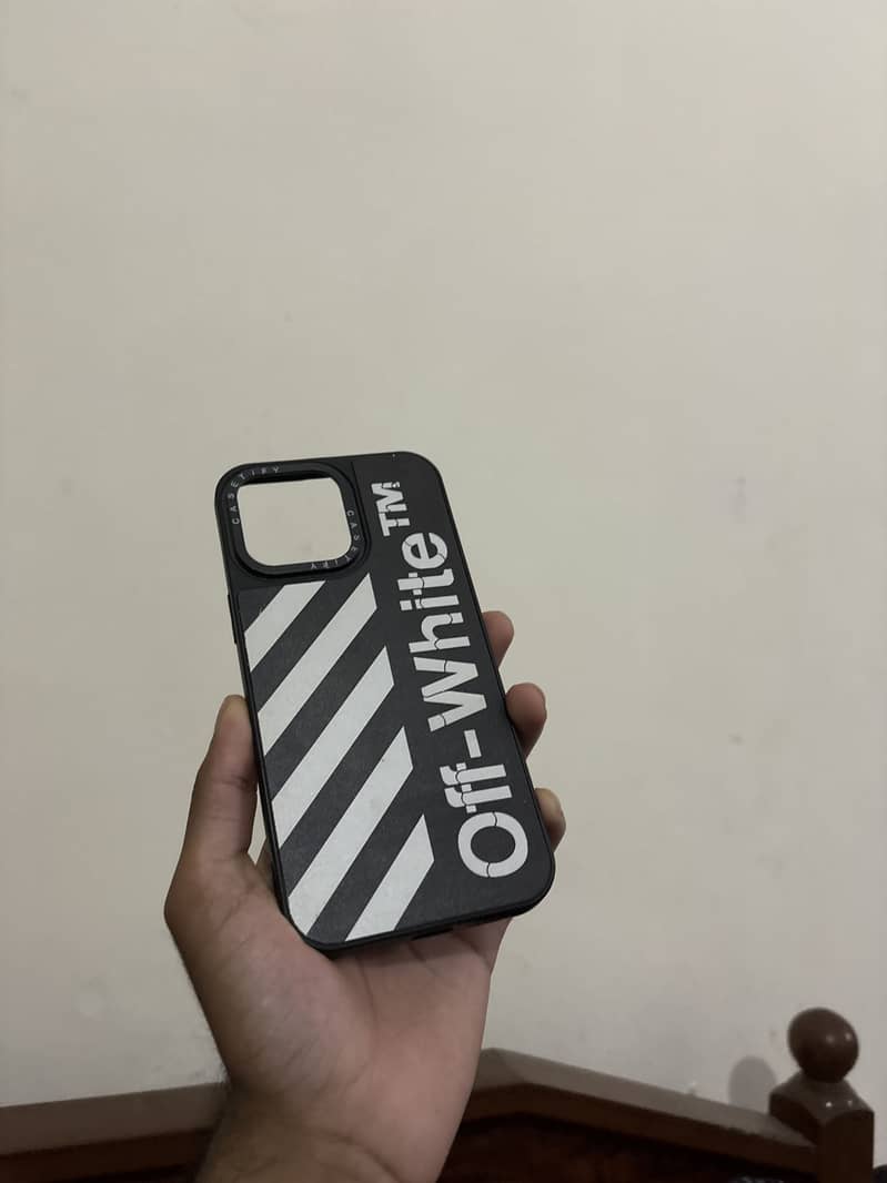 2 Iphone 14 PRO MAX Silicone and 1 casetify original case 4