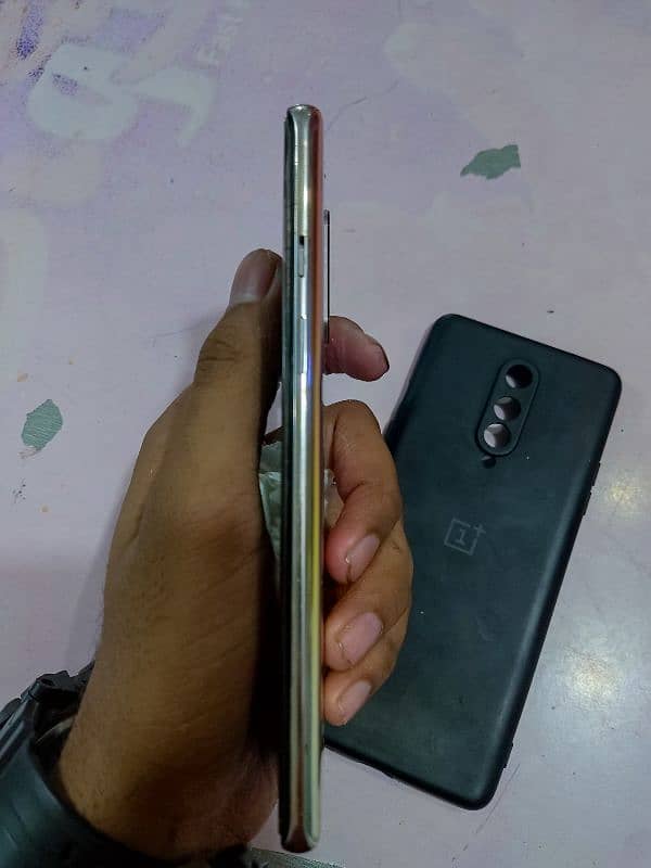ONE PLUS 8 PRO 3