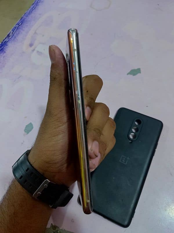 ONE PLUS 8 PRO 5