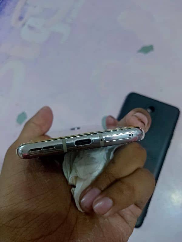 ONE PLUS 8 PRO 6